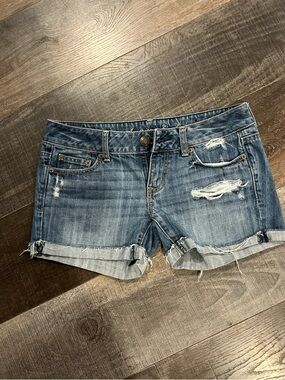 American eagle y2k size 4 Distressed Roll-Cuff Women’s Shorts - Blue